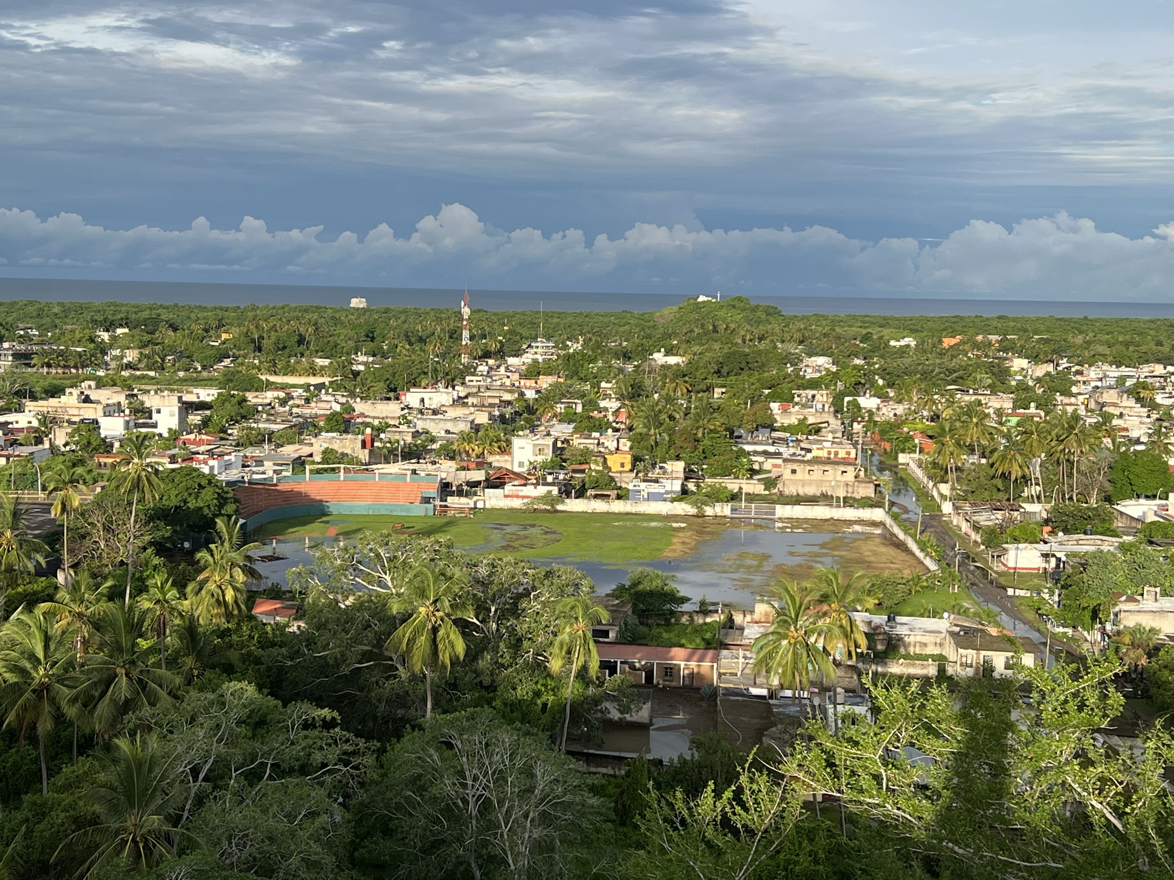 El estero y el manglar junto al pueblo de San Blas, vistos desde el cerro